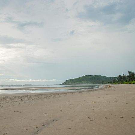 White Sand Beach Resort Kondivali Eksteriør bilde