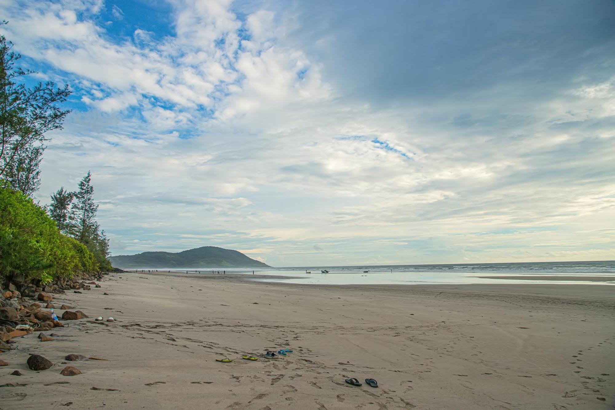 White Sand Beach Resort Kondivali Eksteriør bilde