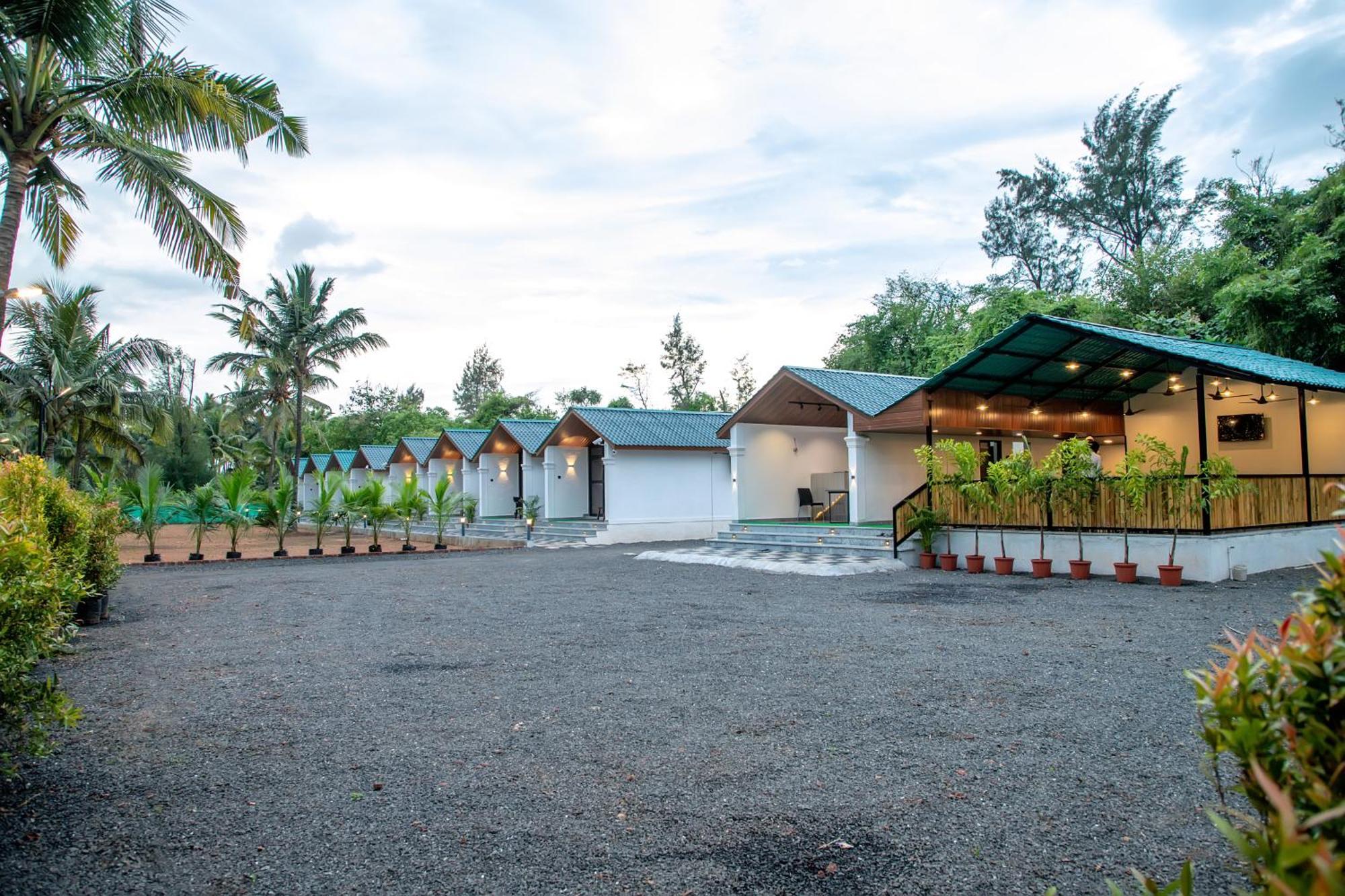 White Sand Beach Resort Kondivali Eksteriør bilde