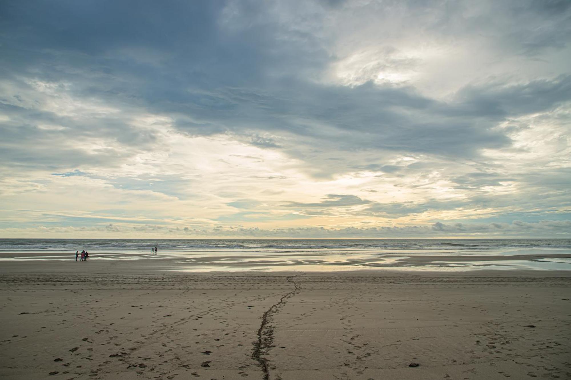 White Sand Beach Resort Kondivali Eksteriør bilde